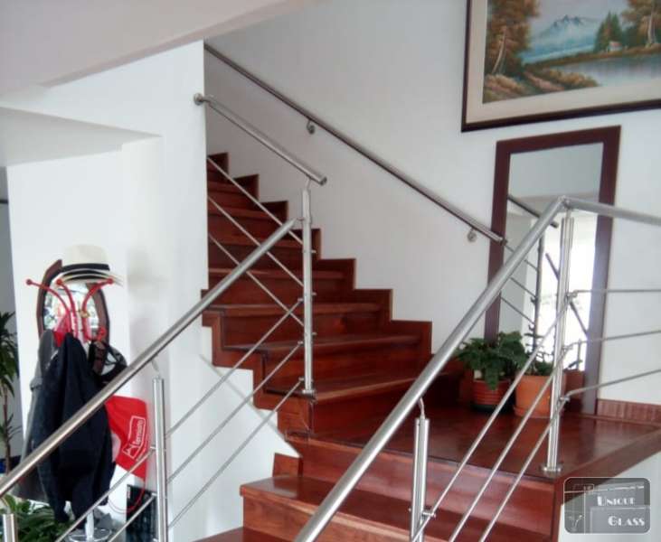 BARANDILLA DE ACERO INOXIDABLE CON VARILLAS HORIZONTALES.  Barandilla  escalera interior, Barandas de aluminio, Barandales para escaleras  interiores